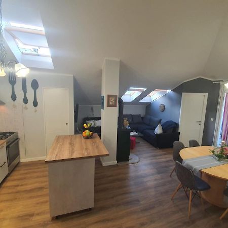Apartment D Free Parking & Wifi, Walking Distance To Centrum Zadar Bagian luar foto
