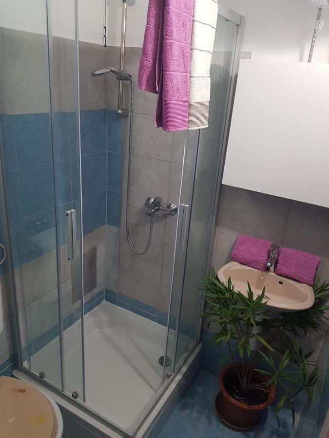 Apartment D Free Parking & Wifi, Walking Distance To Centrum Zadar Bagian luar foto