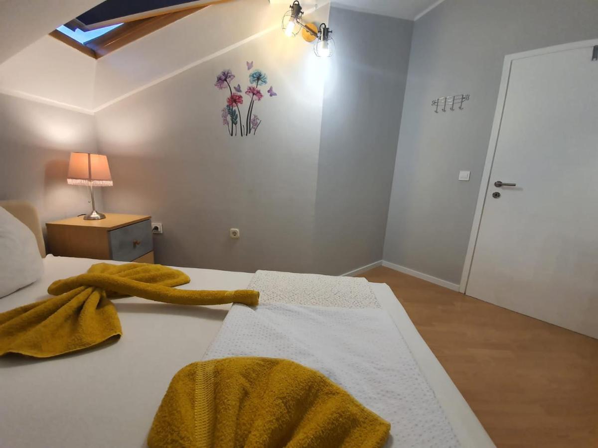 Apartment D Free Parking & Wifi, Walking Distance To Centrum Zadar Bagian luar foto