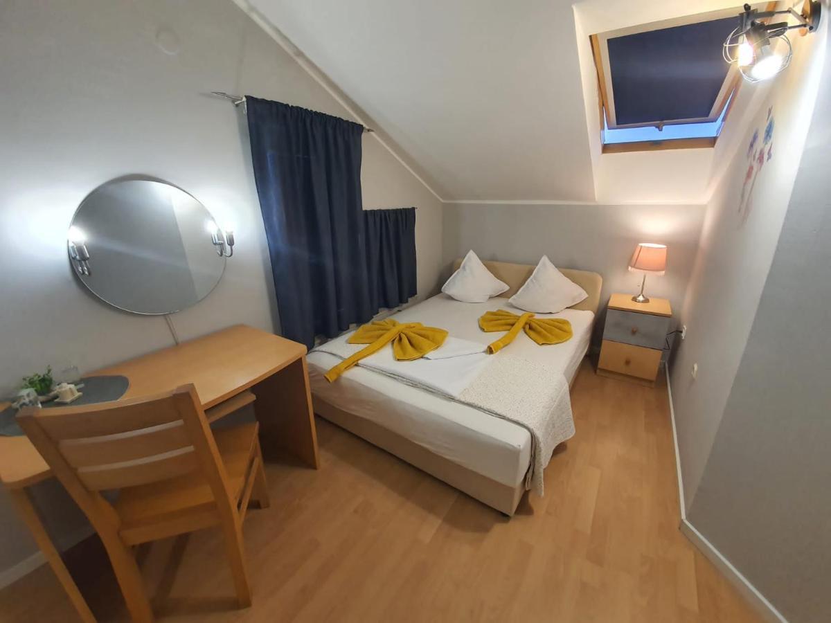 Apartment D Free Parking & Wifi, Walking Distance To Centrum Zadar Bagian luar foto